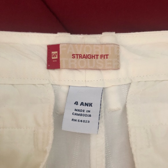 White pants with tiny tucks - Picture 5 of 7